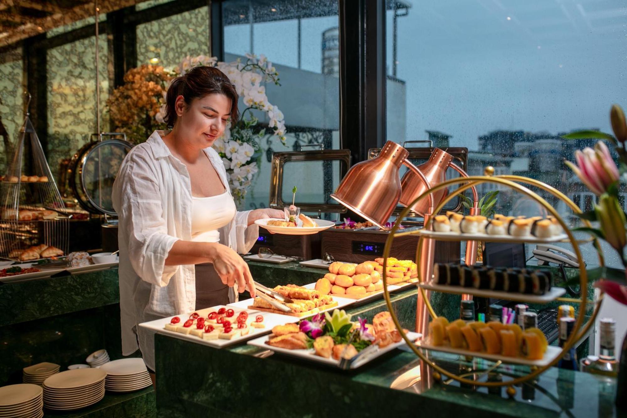Le Premier Hotel & Rooftop Bar Hanoi Kültér fotó