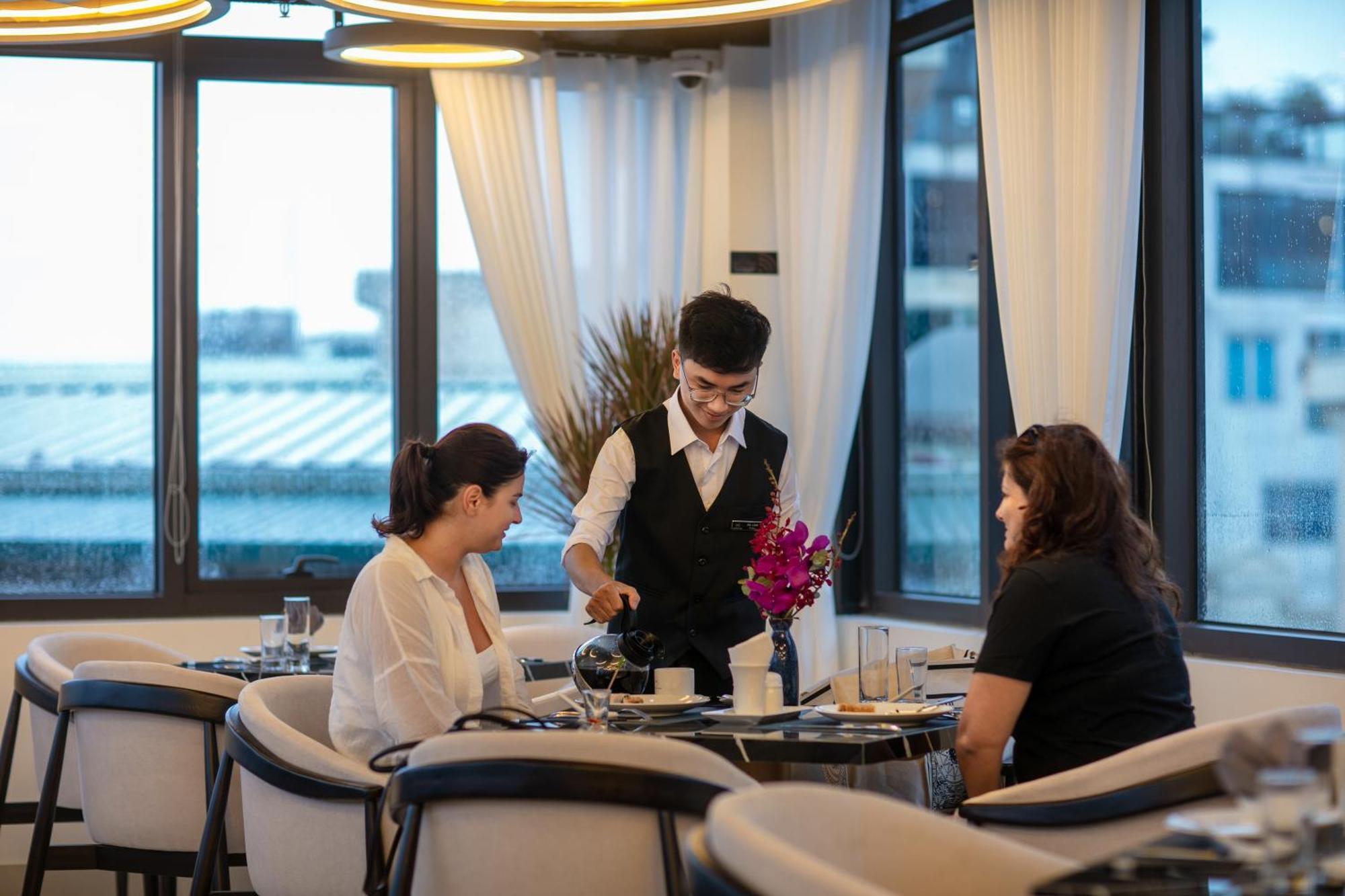 Le Premier Hotel & Rooftop Bar Hanoi Kültér fotó