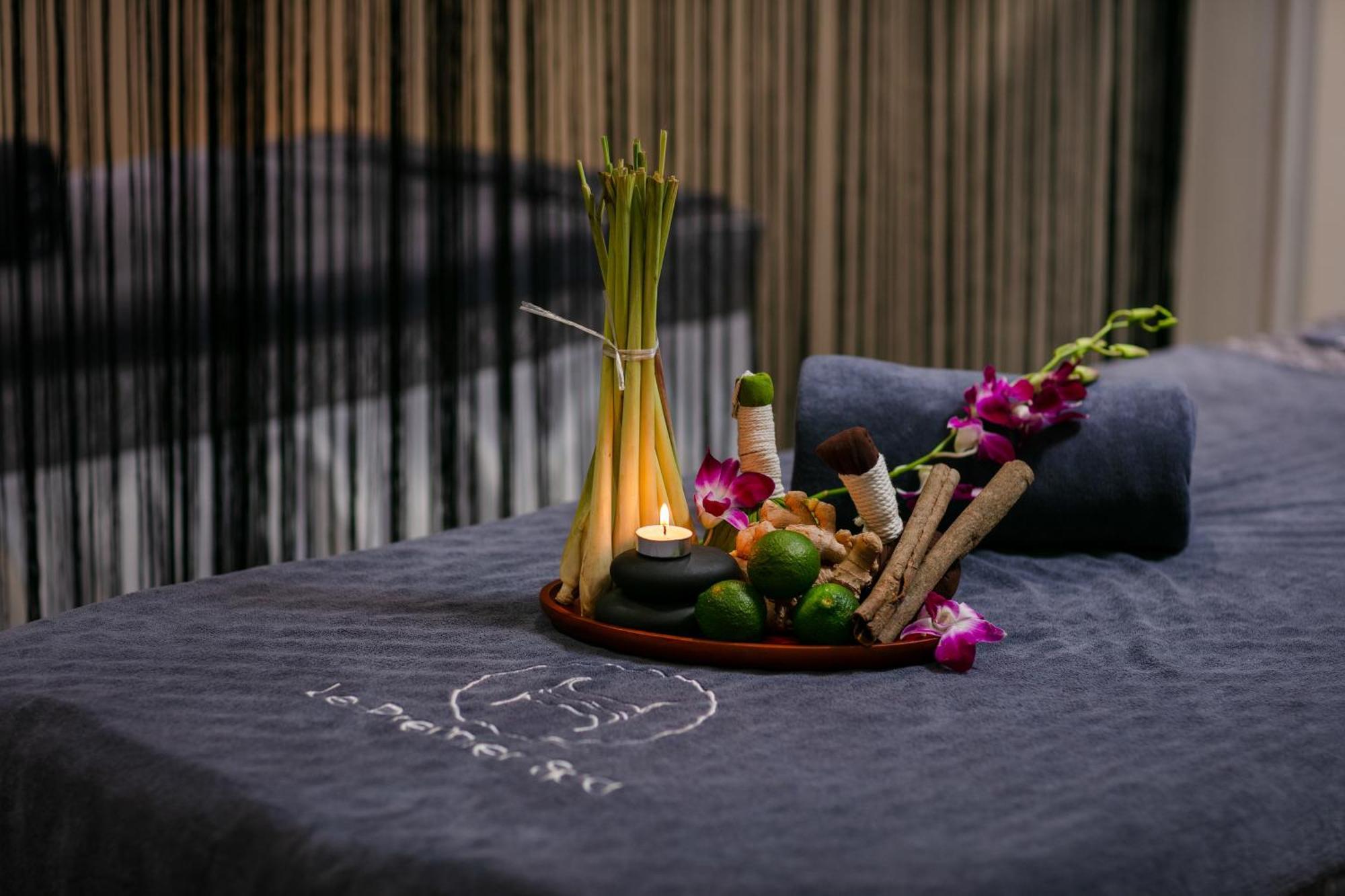Le Premier Hotel & Rooftop Bar Hanoi Kültér fotó